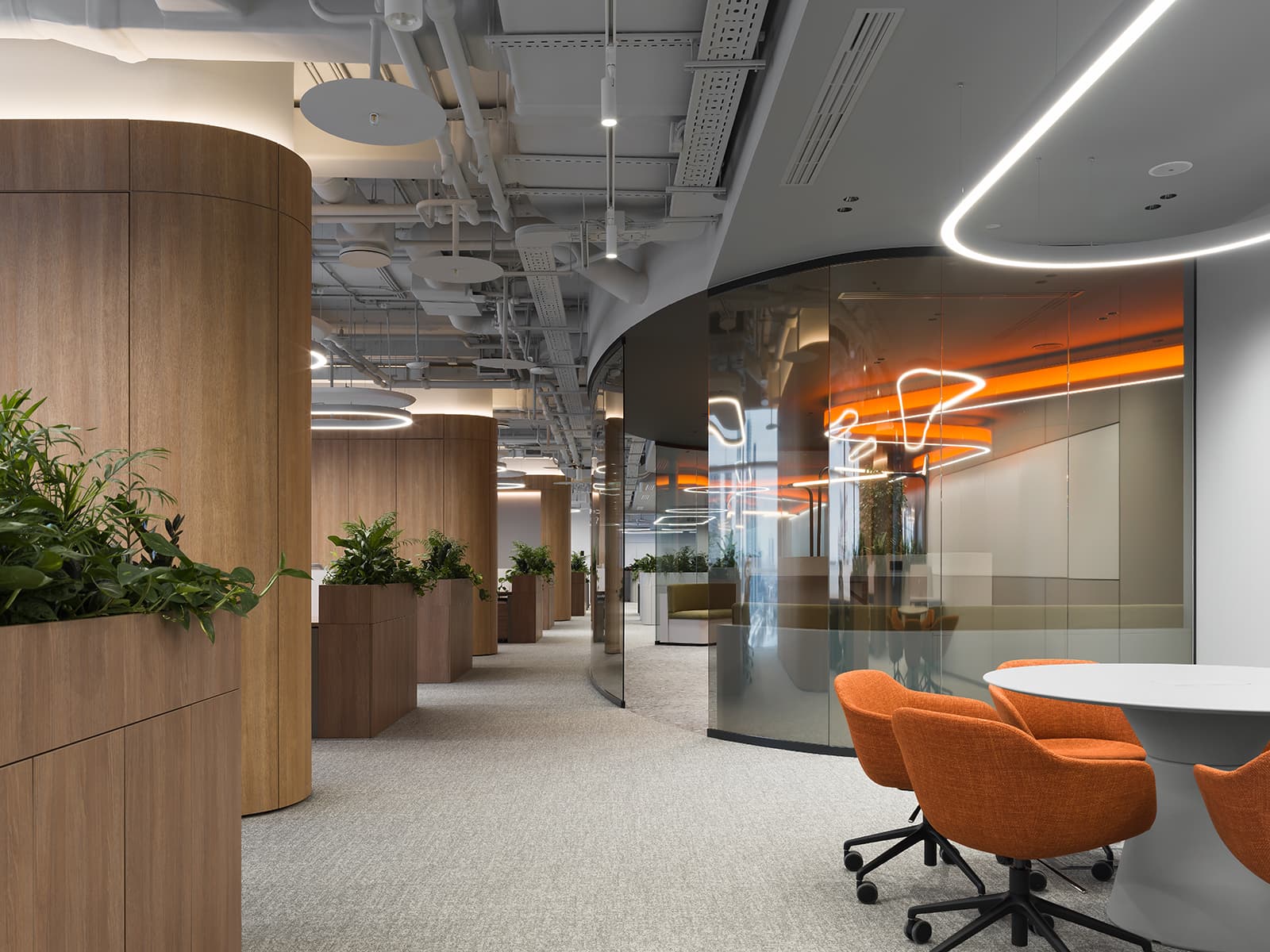 Контрасты и динамичный свет в интерьере технологичного офиса — проект IND Studio