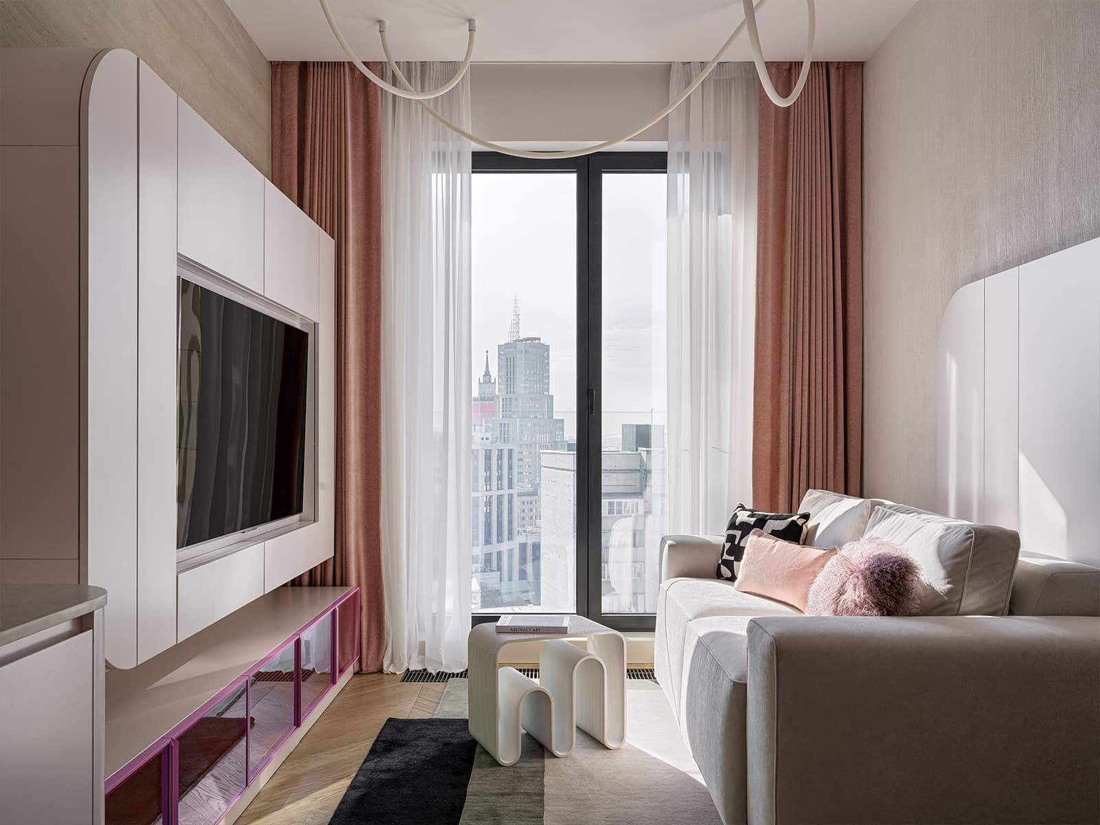 Мягкие тона и гибкие формы в интерьере для студентки — проект Kovalchuk Interior