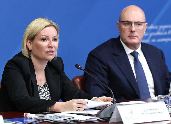 Министр культуры РФ Ольга Любимова и заместитель Председателя Правительства РФ Дмитрий Чернышенко
