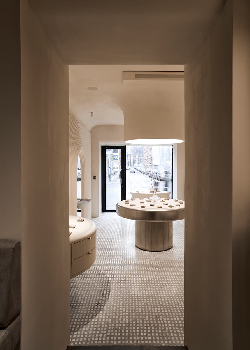 Интерьер камерного шоурума бренда украшений — проект студии Muno.Design