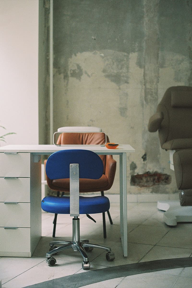 Винтаж и необработанные фактуры в интерьере салона красоты — проект Lebedeva project