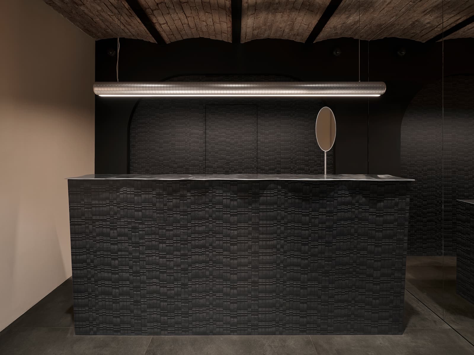 Интерьер камерного шоурума бренда украшений — проект студии Muno.Design