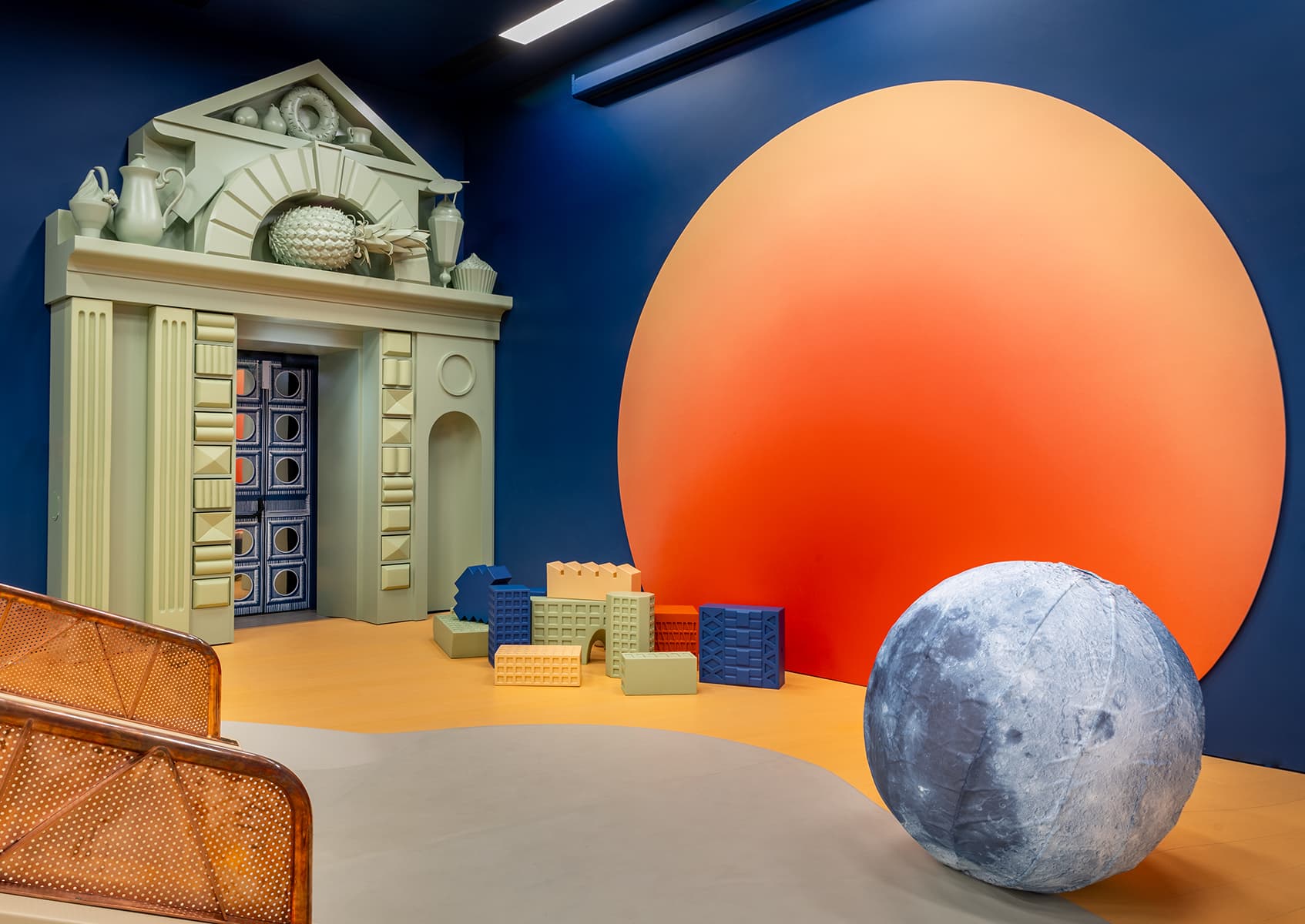 Фантазийный интерьер игрового центра в музее «ЗИЛАРТ» — проект архитектурного бюро UTRO