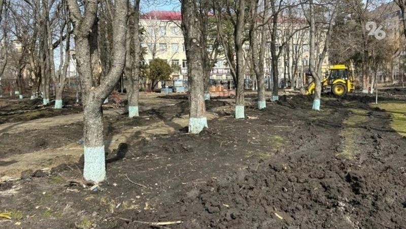 Благоустройство сквера около лицея №8 продолжается в Ставрополе
