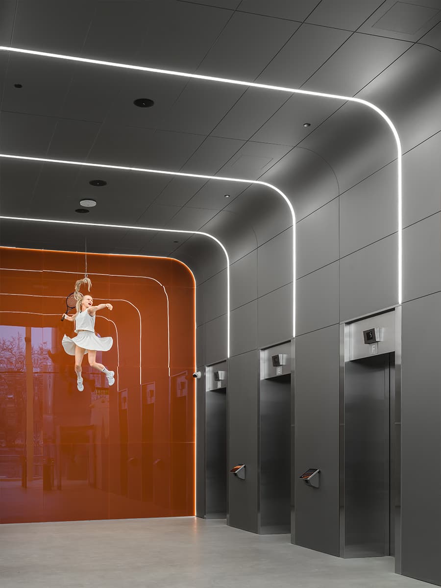 Контрасты и динамичный свет в интерьере технологичного офиса — проект IND Studio