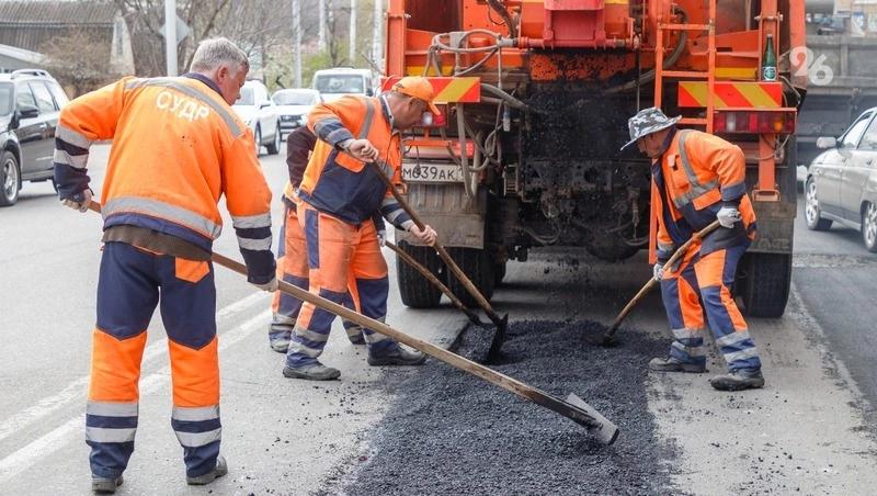 До 1 мая на Ставрополье восстановят дороги после осенне-зимнего периода