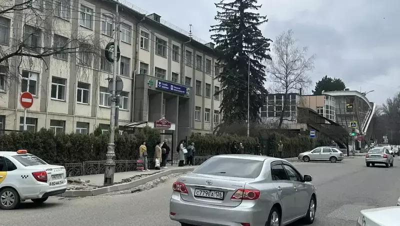 Дорогу к поликлинике №1 ремонтируют в Кисловодске