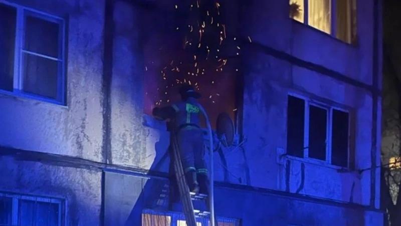 Два человека погибли при пожаре в квартире многоэтажного дома в Черкесске