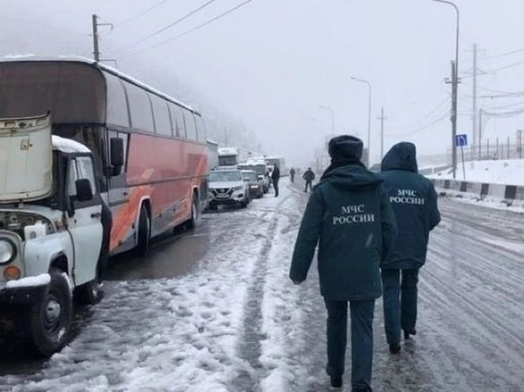 Движение по Военно-Грузинской дороге на участке со стороны РФ закрыто для всех видов транспорта