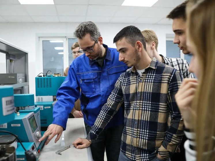 Эксперт СКФУ рассказала, почему в России резко выросли доходы специалистов рабочих профессий