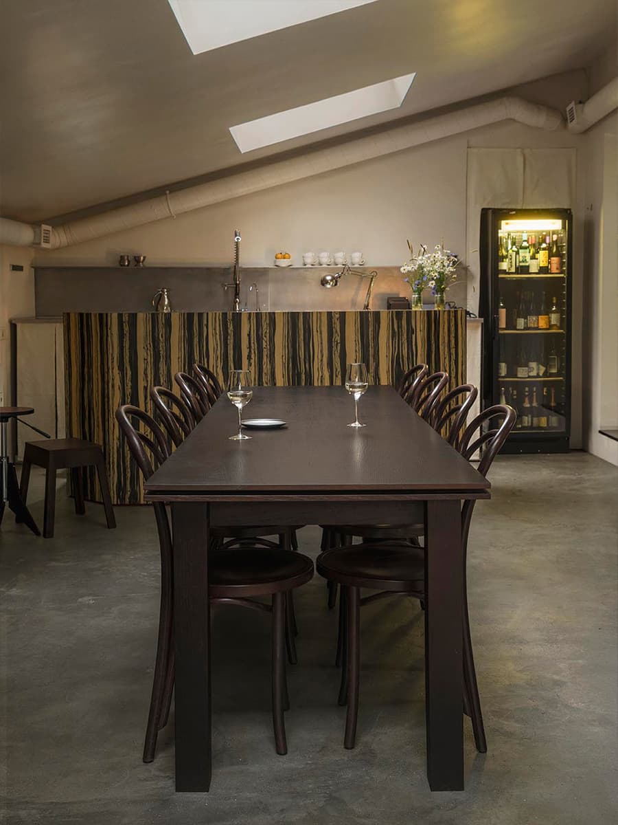 Камерный интерьер бара в историческом московском дворе — проект Веры Вакуловой