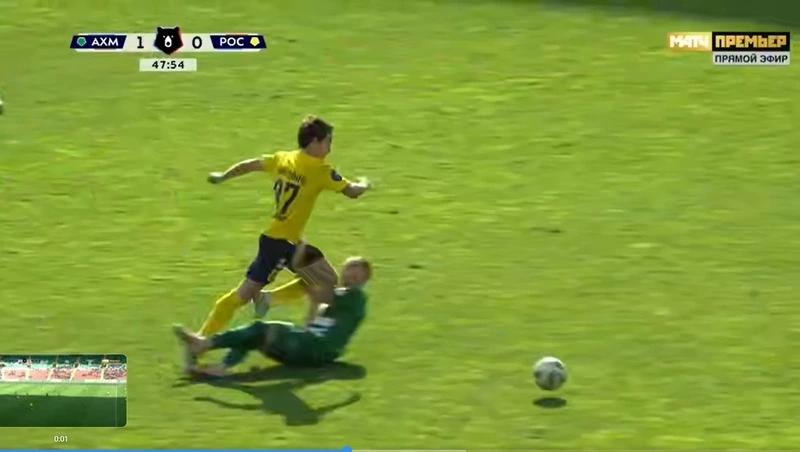 Футболиста клуба «Ахмат» увезли на скорой во время матча с «Ростовом» в Грозном