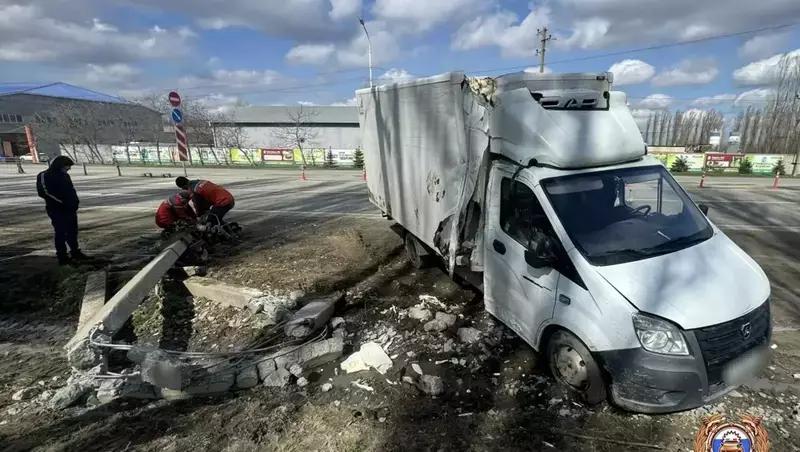 «Газель» снесла опору ЛЭП и помешала движению на Северном обходе Ставрополя