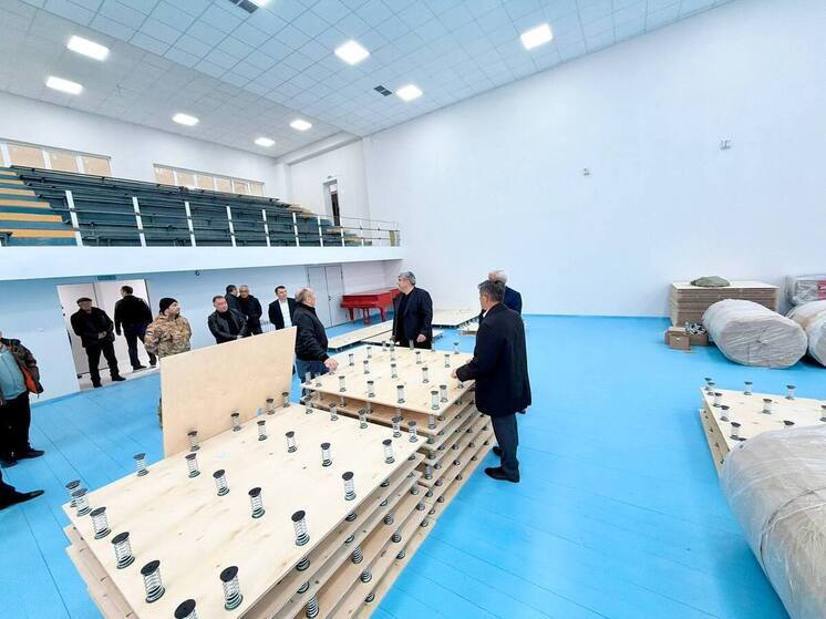 Глава КБР проинспектировал в Тырныаузе ход капремонта спорткомплекса «Геолог»