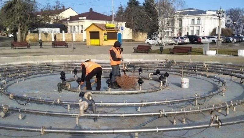 Коммунальщики приводят в порядок улицы Ставрополя к весенним праздникам