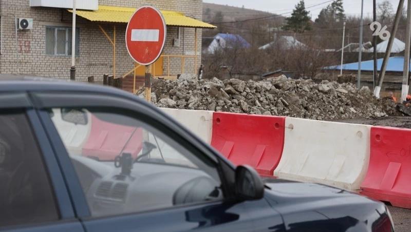 Мост, ведущий на КМВ, ремонтируют в селе Александровское