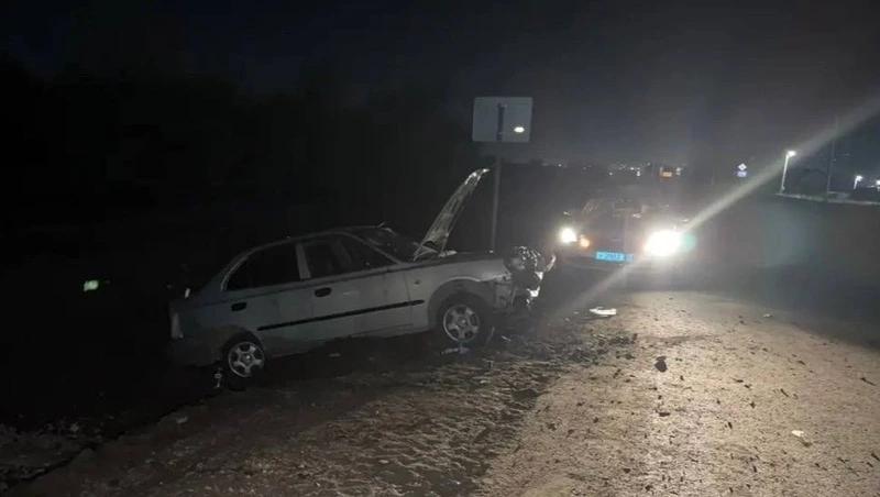 Мужчина и женщина пострадали после ночного съезда с дороги в Предгорном округе