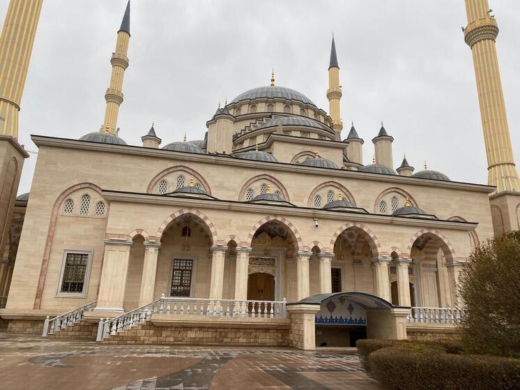 Нашид Хутмат Кадыровой стал хитом после многолетних поисков