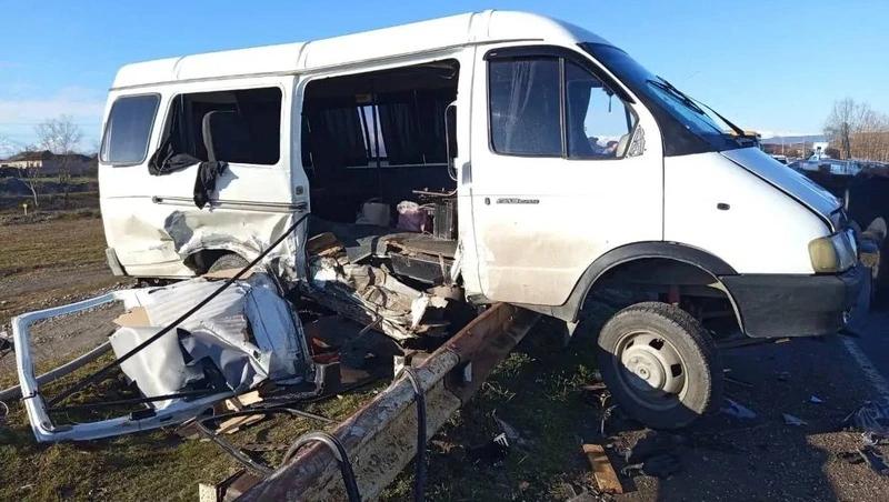 Одна пассажирка &laquo;Газели&raquo; погибла, трое пострадали в ДТП с иномаркой в КБР
