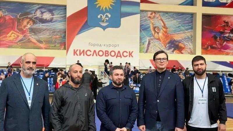 Олимпийский чемпион вручил награды на турнире по фиджитал-спорту в Кисловодске