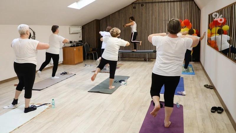 Пенсионеры из Арзгирского округа осваивают китайскую гимнастику