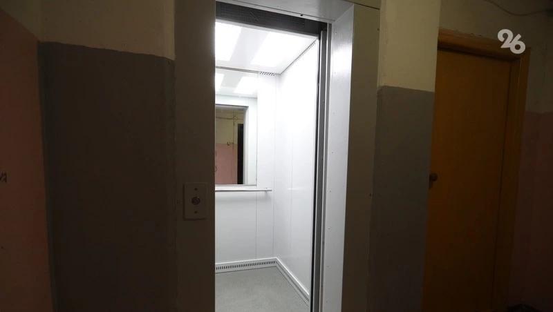 Россиянам рассказали, куда жаловаться на отсутствие уборки в подъезде