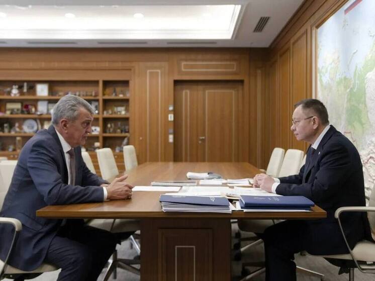 Сергей Меняйло обсудил с главой Минстроя России развитие инфраструктуры и переселение из оползневых зон в Северной Осетии