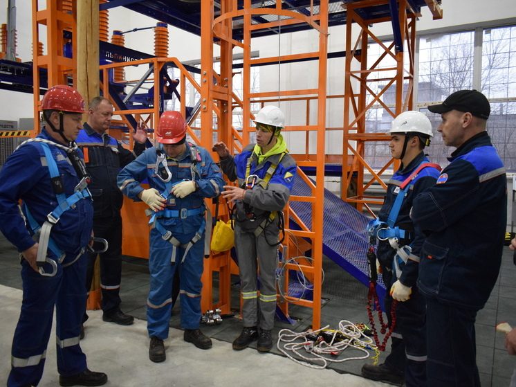 Сотрудники Каскада Кубанских ГЭС прошли обучение по работе на высоте