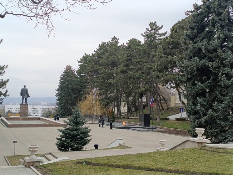 Участники Всероссийского слета поисковых отрядов почтили память защитников Родины в Пятигорске