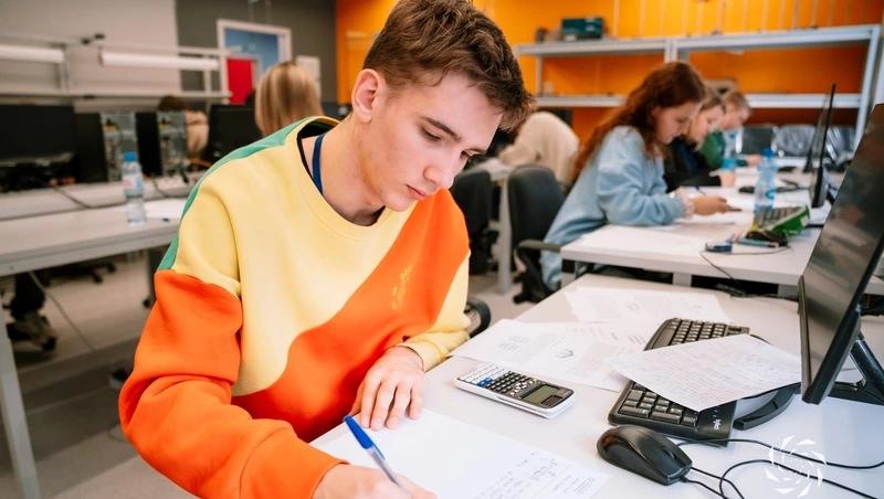 Ученики со Ставрополья заняли весь пьедестал почёта на олимпиаде в Новосибирске