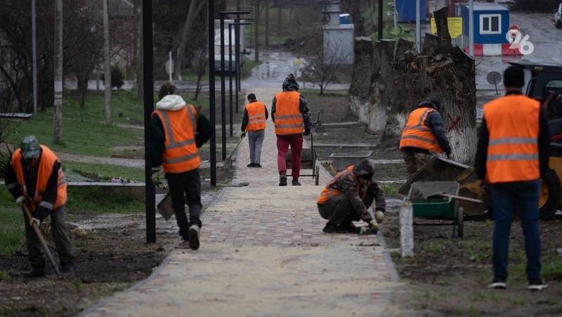 Уличное освещение и плитка появятся на новой пешеходной зоне в Александровском