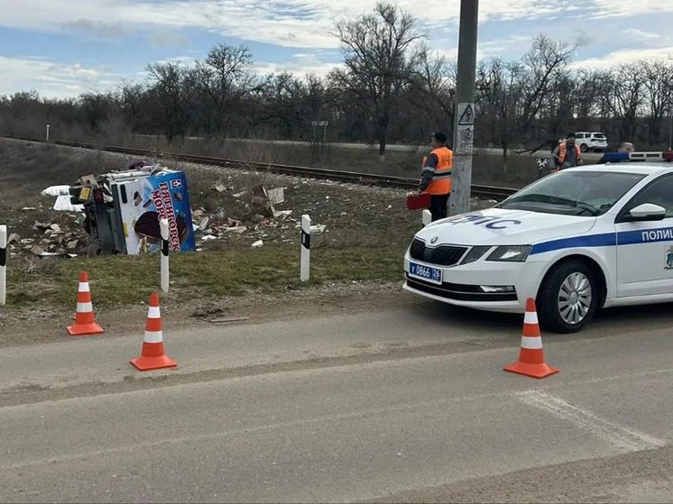 В Буденновском округе «Газель» с мороженым столкнулась с локомотивом