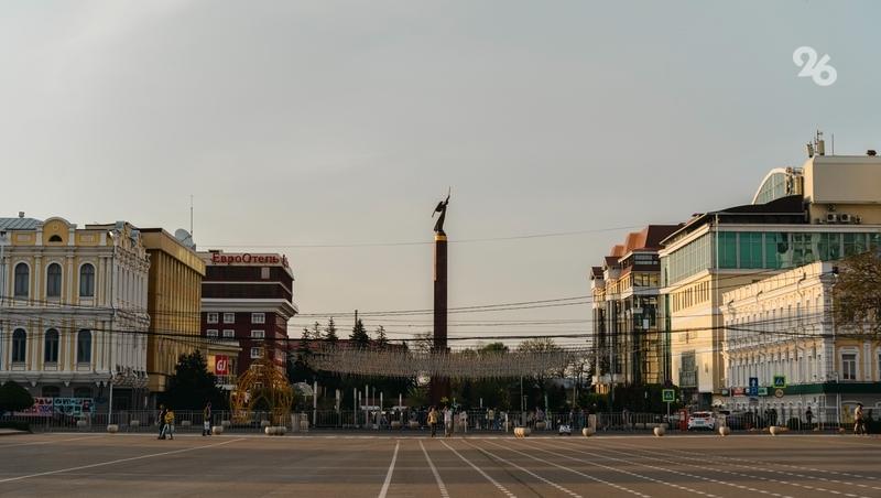 В центре Ставрополя снесли 13 старых орехов и обещают высадить 27 клёнов