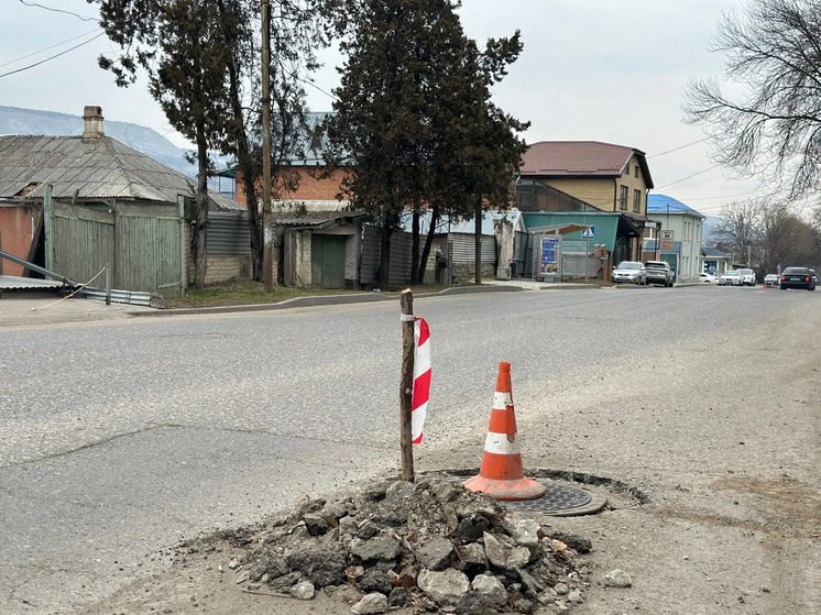 В Кисловодске более 50 аварийных люков меняют на самонивелирующиеся конструкции
