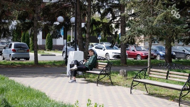 В селе Александровском на Ставрополье проверили жалобу на ремонт бульвара