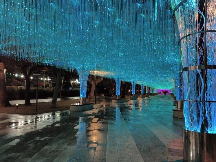 В Ставрополе световой тоннель на проспекте Октябрьской революции перевели на весенний режим работы