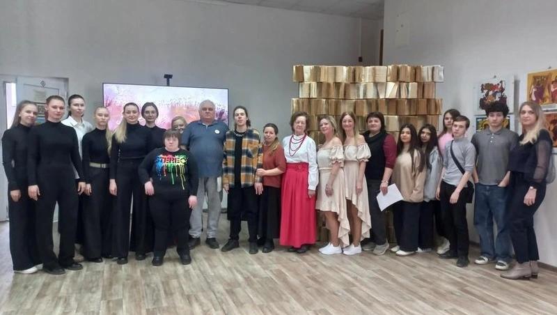 В ставропольской библиотеке для молодёжи прошла весенняя поэтическая гостиная