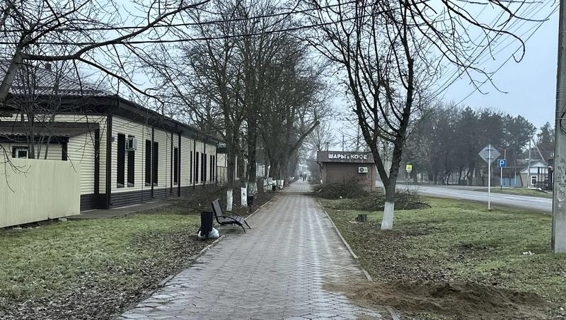 В Зеленокумске обновляют пешеходную зону на улице Зои Космодемьянской