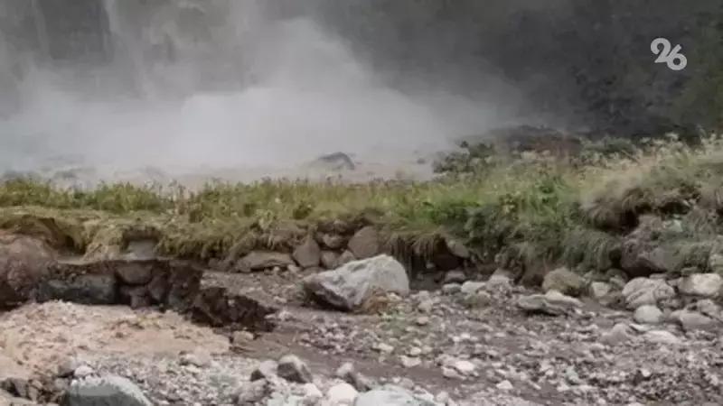 Власти Дагестана объяснили смертельный камнепад щелью за полосой отвода дороги