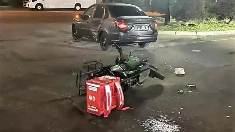 Водитель электровелосипеда попал под колёса легковушки в Ставрополе