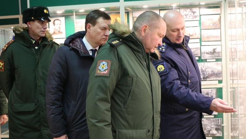 Знамя Минобороны РФ вручили кадетам Аксайского казачьего корпуса в Ставрополе