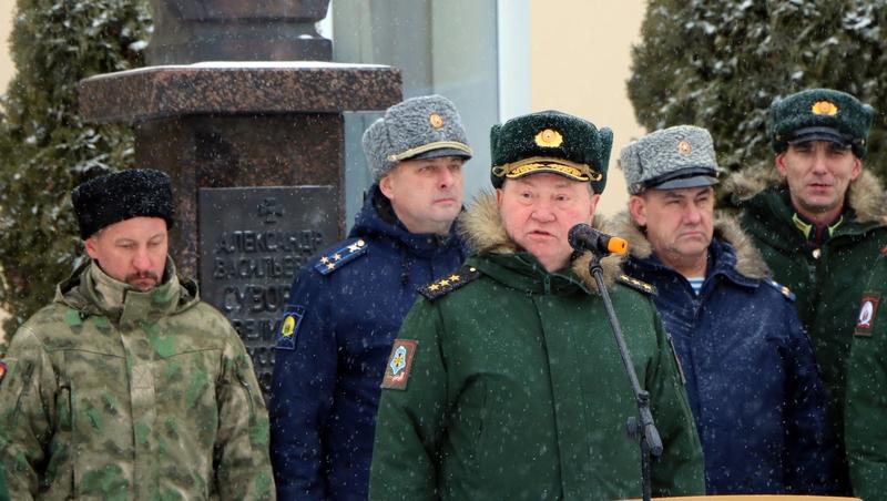 Знамя Минобороны РФ вручили кадетам Аксайского казачьего корпуса в Ставрополе