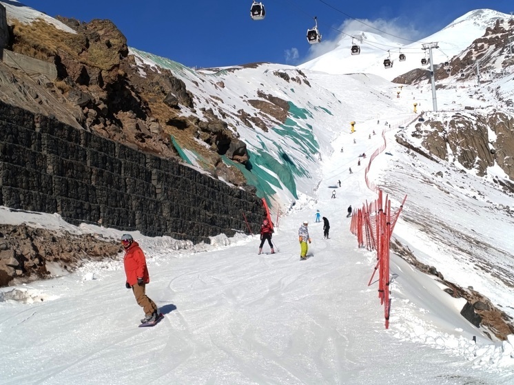 65 юных спортсменов приступили к сборам на горнолыжных трассах Эльбруса