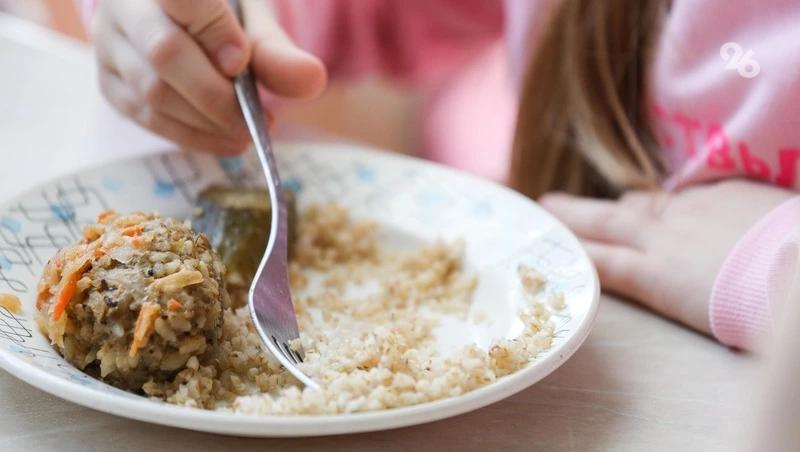 Белок и углеводы помогут выработать &laquo;долгий&raquo; серотонин &mdash; диетолог