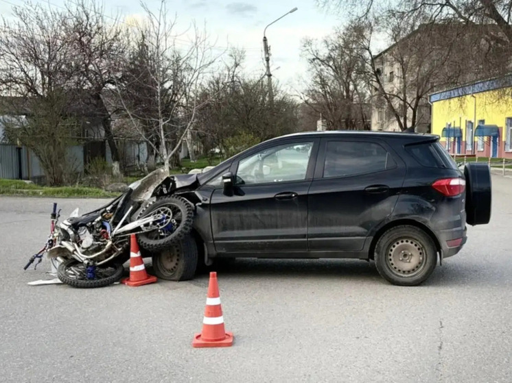 Два подростка на питбайке пострадали в ДТП в Минеральных Водах
