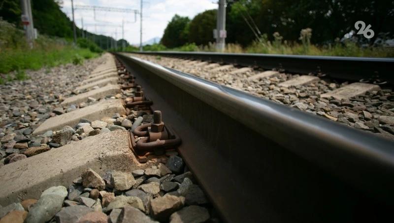 Движение 12 пригородных поездов отменили в Дагестане из-за затопления ж/д путей