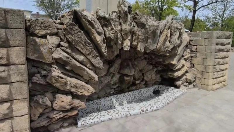 Фонтан у памятника осетинскому поэту восстановили в Ставрополе