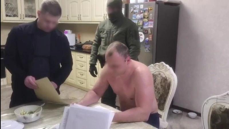 ФСБ опубликовала видео задержания полицейского из Лермонтова