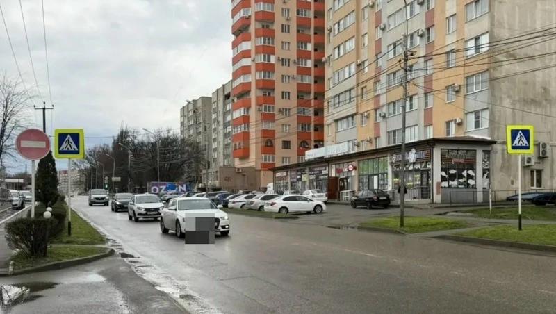 Легковой автомобиль сбил 13-летнюю школьницу на переходе в Ставрополе