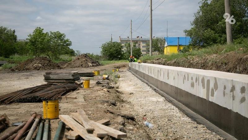 На Ставрополье начали ремонт 2,5 км дороги из Мокрой Балки в Новоалександровск